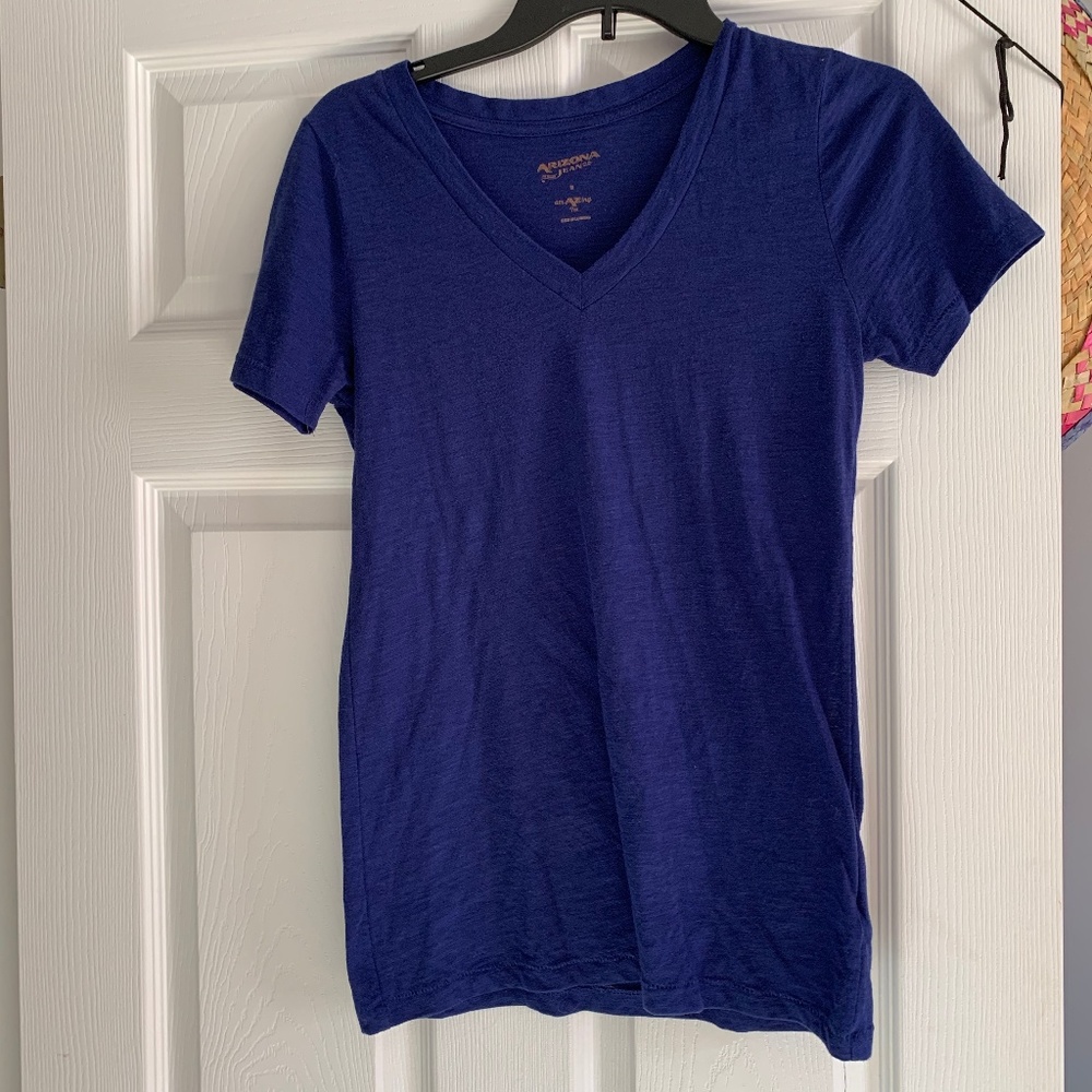 Basic V-neck tee
